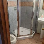 Apartment 15 Minute Walk To Plaza