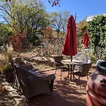 Studio Apartment 15 Minute Walk To Plaza