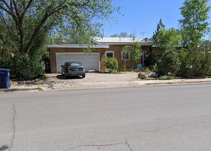Studio Apartment 15 Minute Walk To Plaza